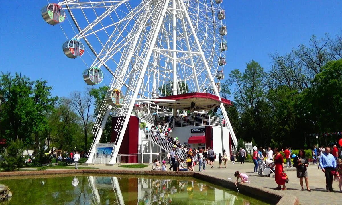 Парк горького краснодар фото Анимацию ко Дню памяти и скорби запустят на колесе обозрения в Городском саду Кр