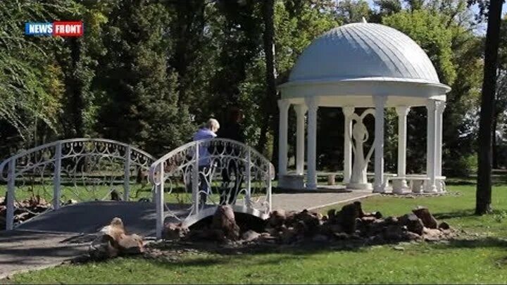 Парк горького луганск фото Смотрите видео "Луганск отстраивает крупнейший парк, полностью заброшенный при У