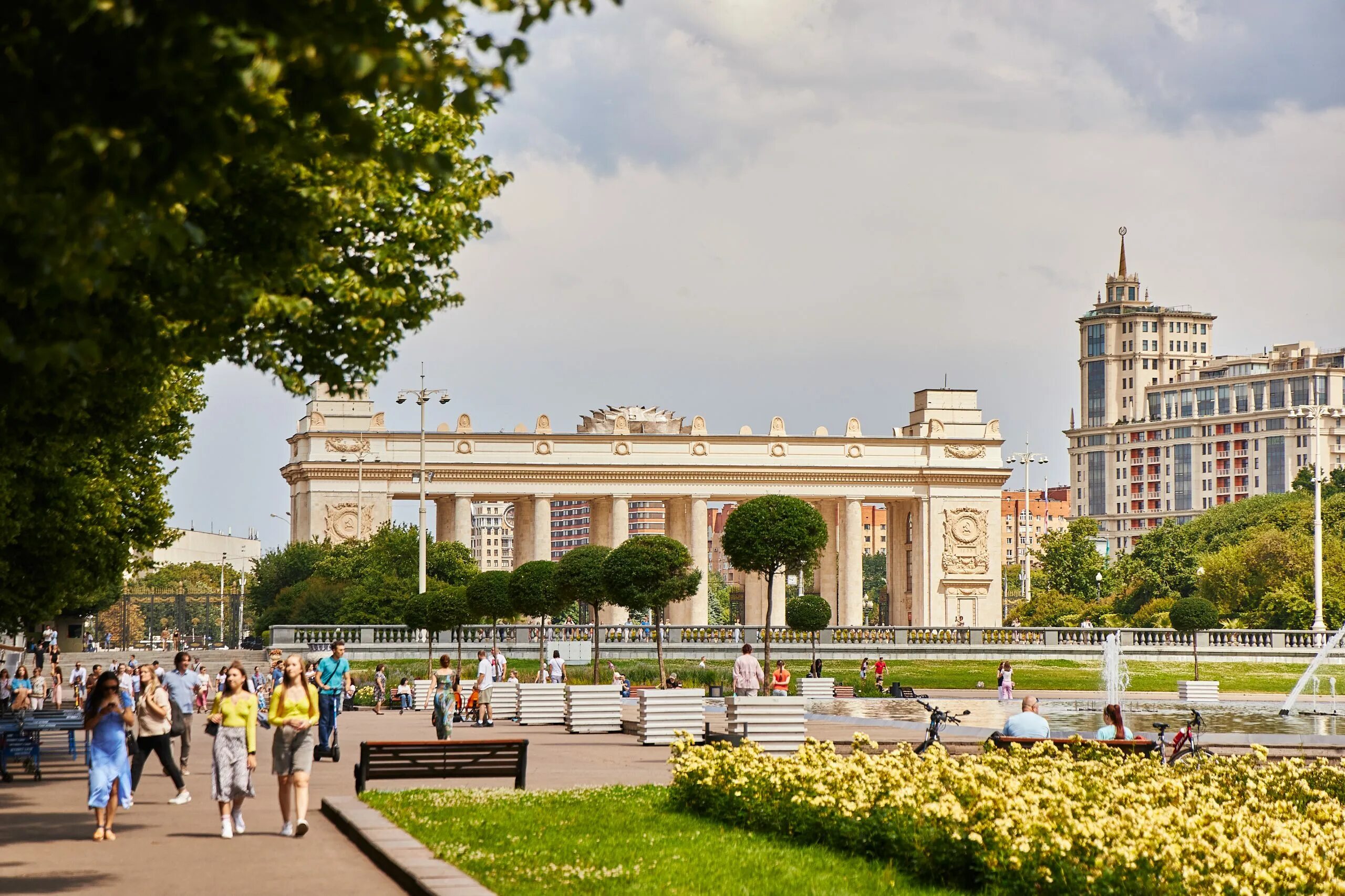 Парк горького москва 2024 фото Выходной в парке, или День Московских парков пройдет в столице
