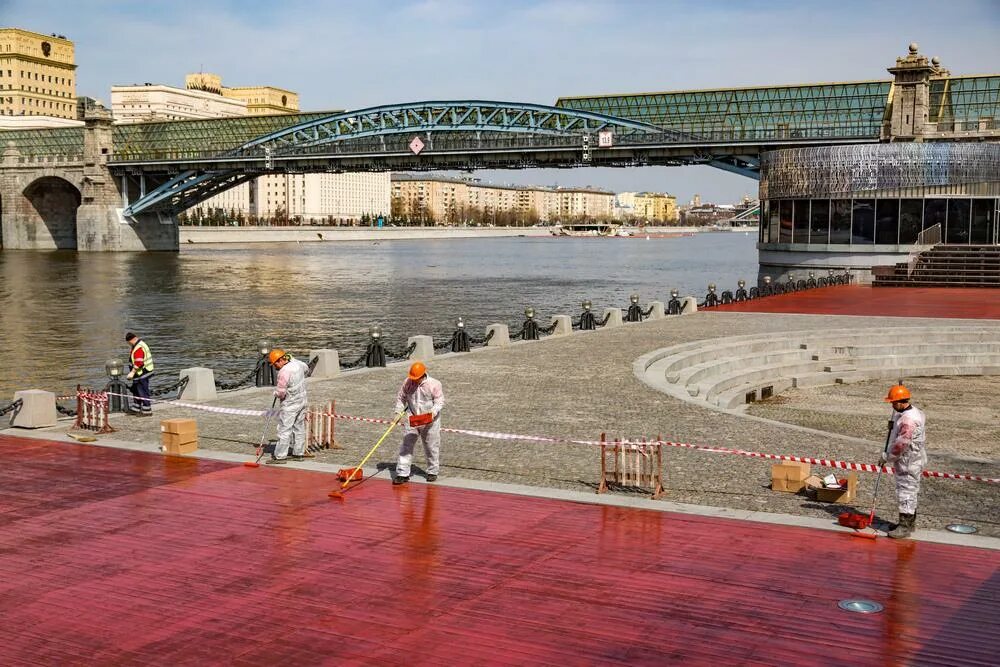 Парк горького москва фото 2024 сейчас В Парке Горького обновили танцплощадку - Российская газета