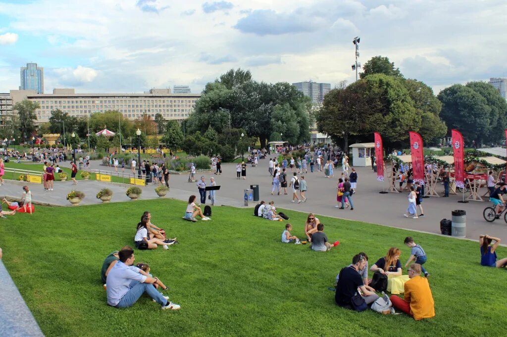 Парк горького москва фото сейчас Куда сходить в Москве в мае " Где погулять с ребенком и без