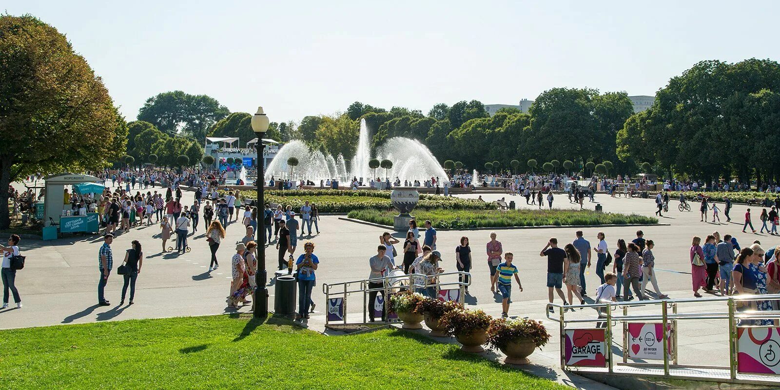 Парк горького москва фото сейчас Headlight house and horseshoe garage: Studying the buildings designed by Konstan