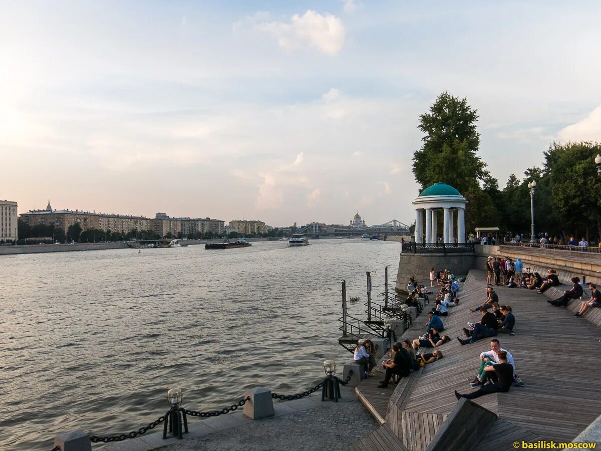 Парк горького набережная фото Пушкинская набережная. Река Москва. Нескучный сад. Мост. Парк Горького. Июль 201