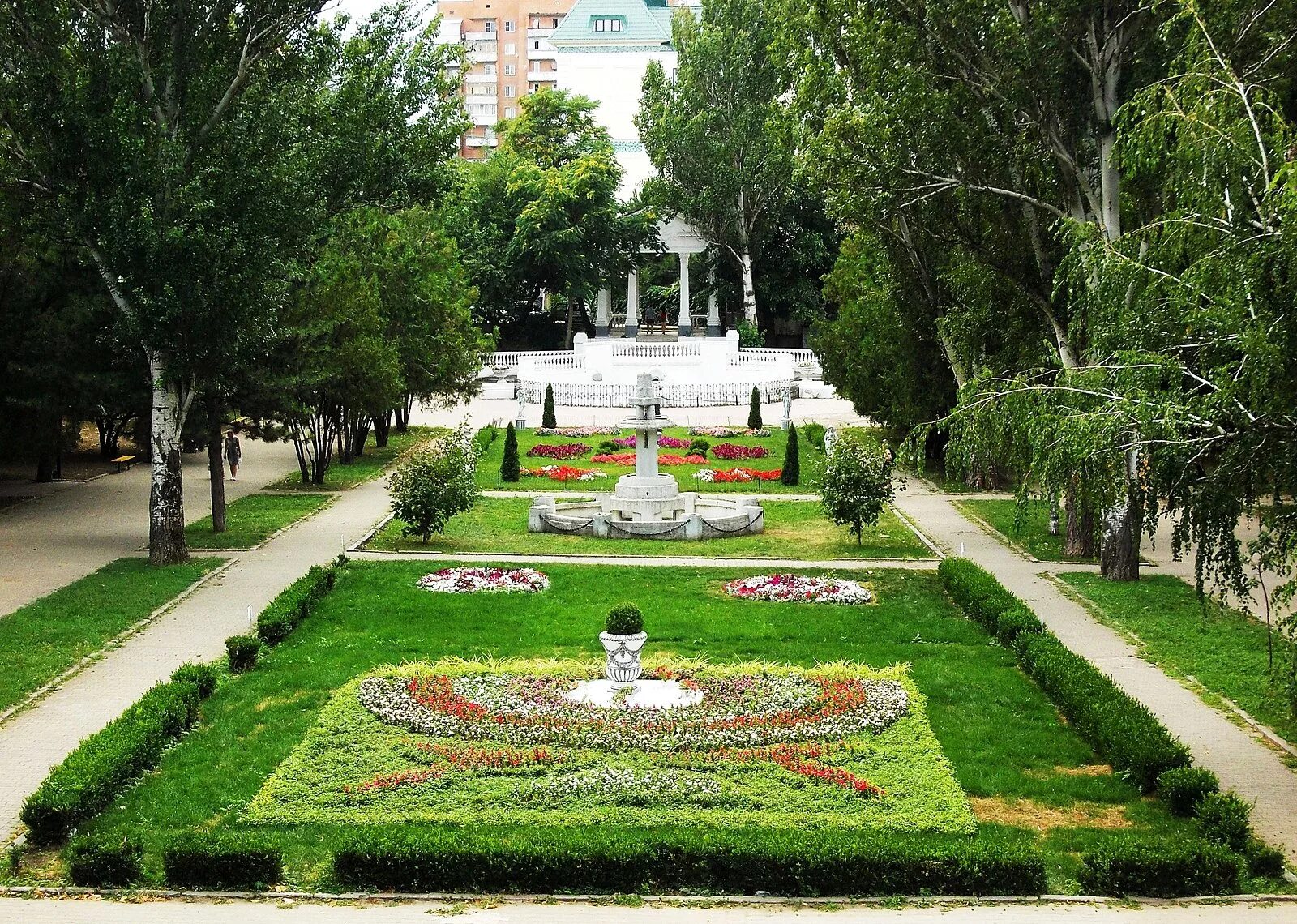 Парк горького ростов фото File:Rostov Gorky Park 77.jpg - Wikipedia