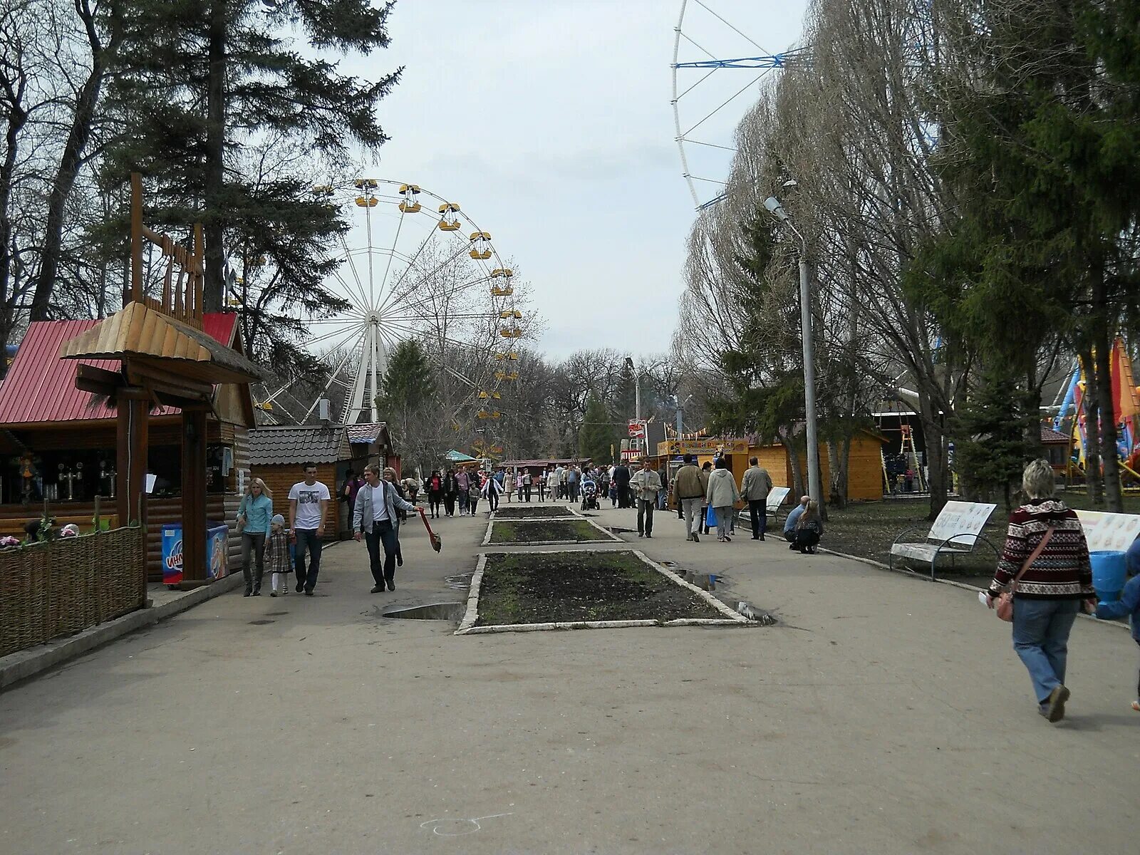 Парк имени гагарина фото Файл:Gagarin park.JPG - Википедия