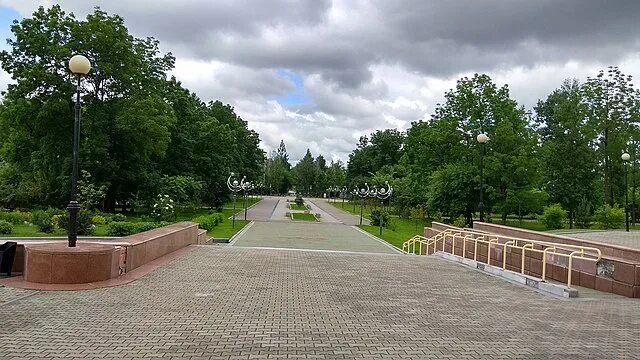 Парк имени гагарина фото Файл:Парк Гагарина, центральная аллея.jpg - Википедия