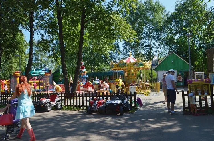Парк имени гагарина киров фото Отдых с детьми в центре Кирова Прогулка с ребенком по исторической части областн