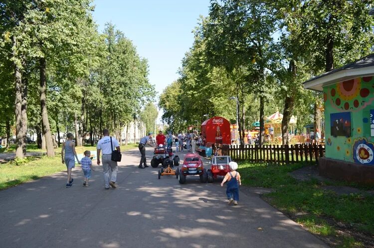 Парк имени гагарина киров фото Отдых с детьми в центре Кирова Прогулка с ребенком по исторической части областн