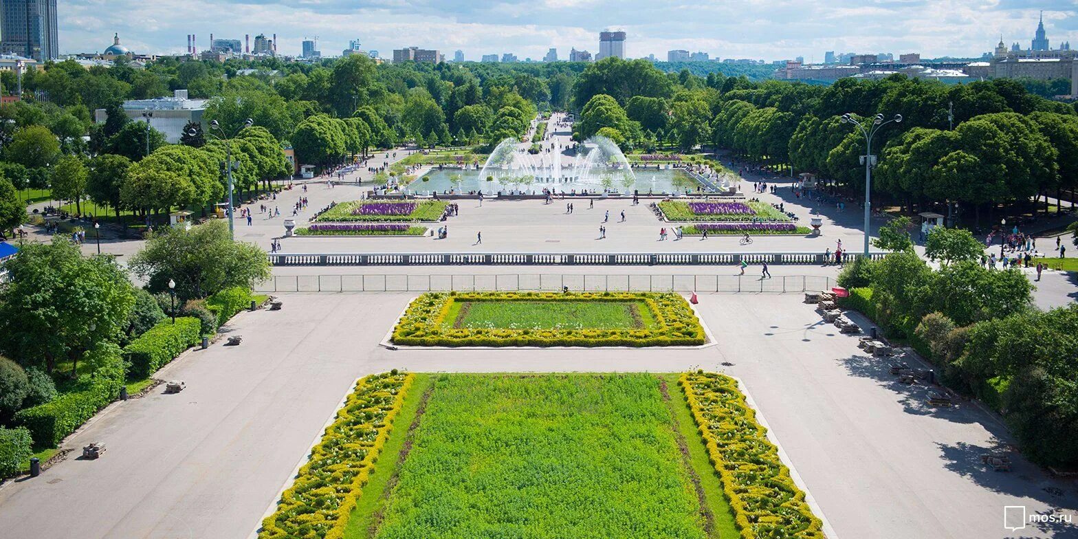 Парк имени горького в москве фото Марафон спектаклей, пирамида из людей и медведи на ходулях: как пройдет День гор