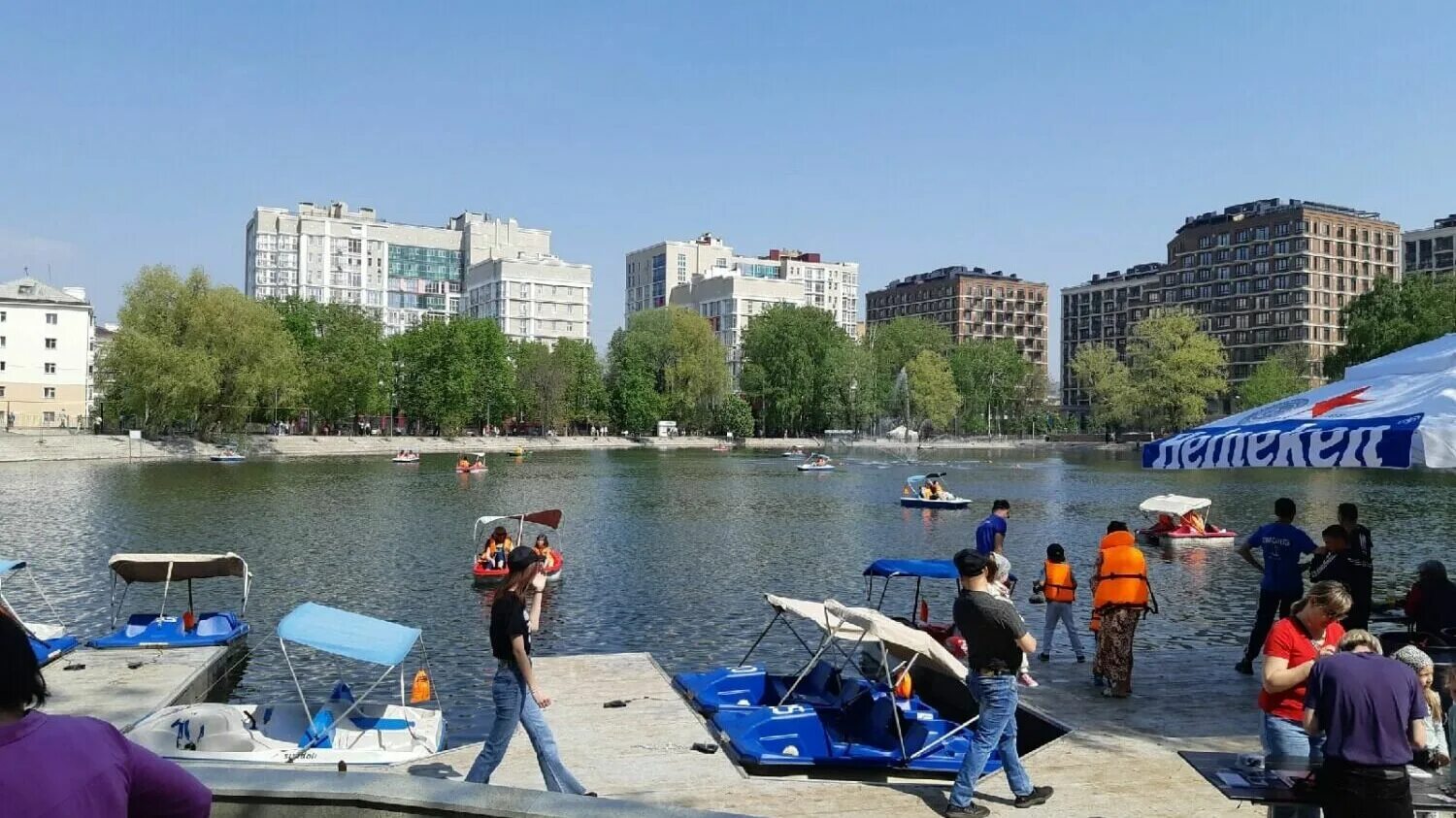 Парк имени якутова уфа фото Несите ваши денежки: сколько стоит отдохнуть семье с детьми в парке Якутова в Уф