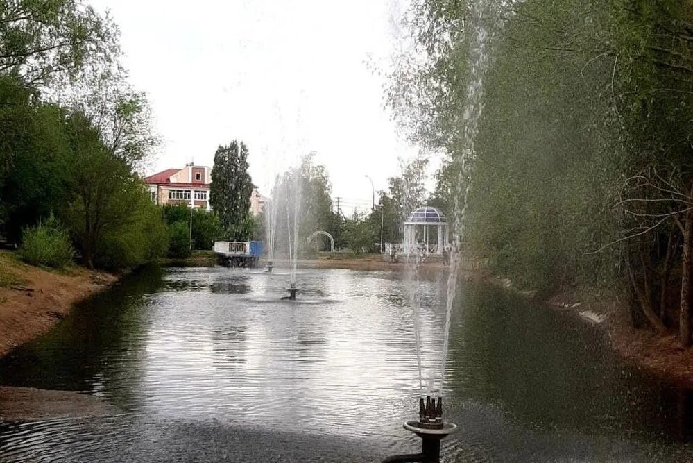 Парк ивушка ростоши оренбург фото Пруд в поселке Ростоши Оренбурга, высохший из-за сломанного насоса, наполнили во