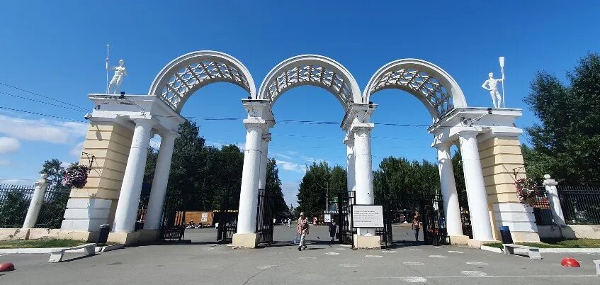 Парк кирова ижевск фото Парк Кирова работает, люди спокойно гуляют по улицам: что происходит в районе Ме