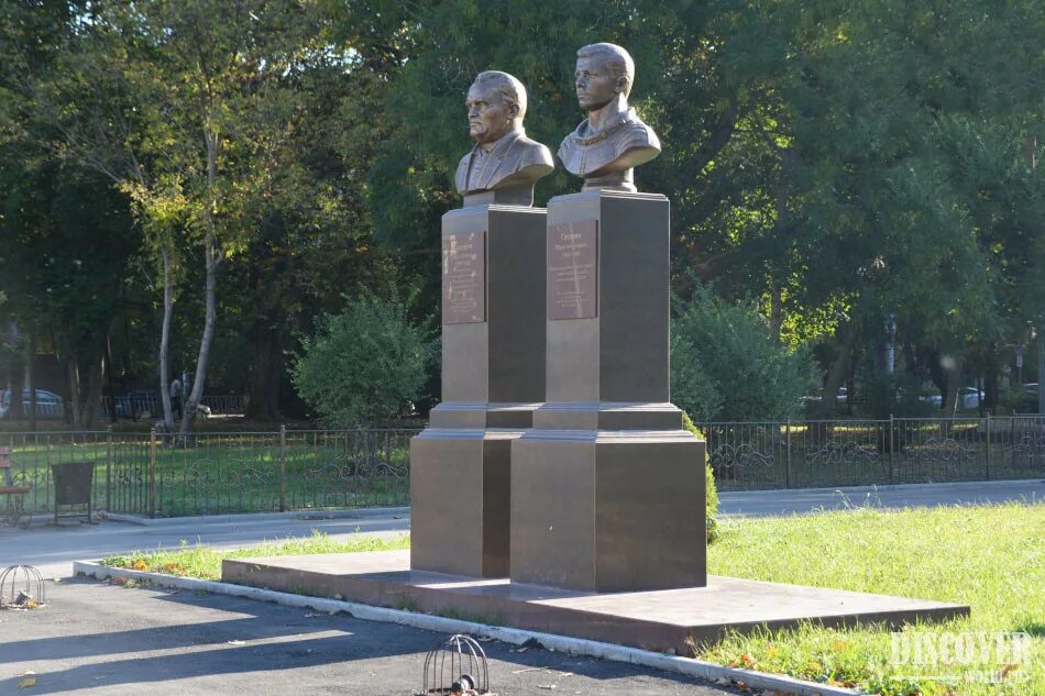 Парк космонавтики ул гагарина 7б симферополь фото Памятники Гагарину и Королеву в парке Космонавтики