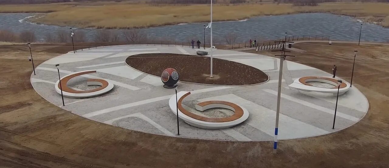 Парк космонавтики ул гагарина 7б симферополь фото Park of space explorers in Saratov. Three benches in the form of a six, from abo