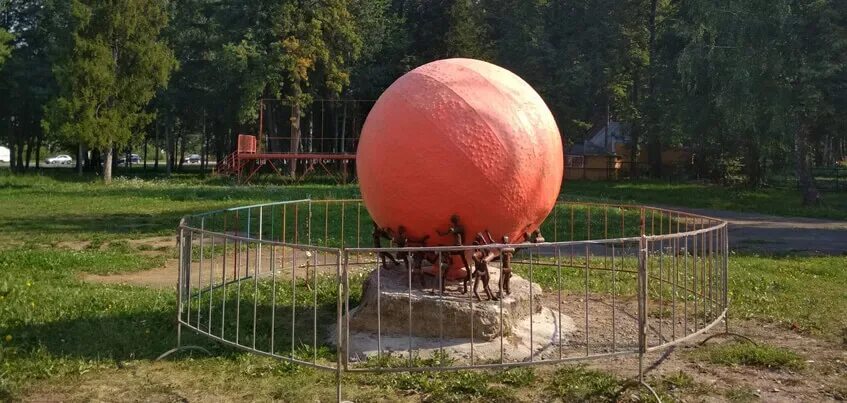 Парк космонавтов воткинское ш 118 фото Скульптуру апельсина поставили в парке Космонавтов " Новости Ижевска и Удмуртии,