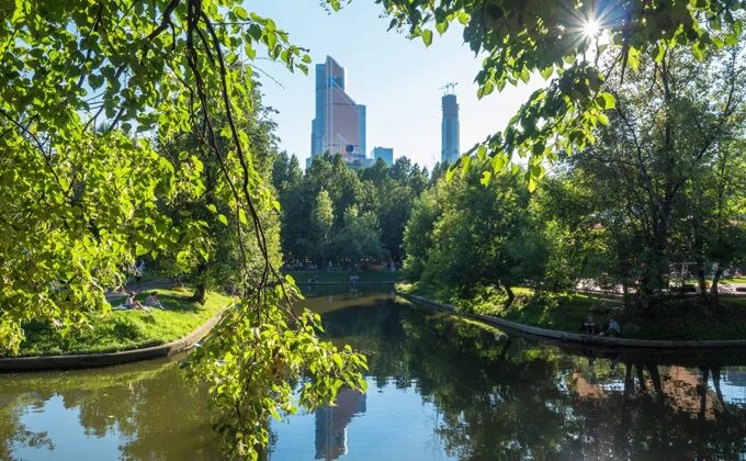 Парк красная пресня москва фото Листья желтые над парками кружатся - Московская перспектива