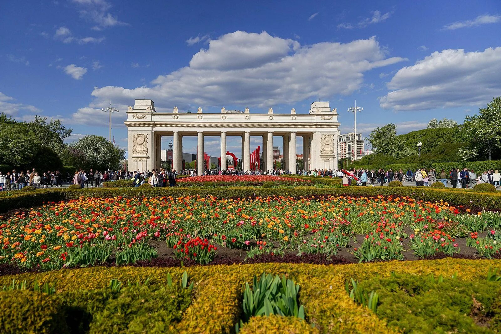 Парк культуры горького москва фото Около 15 миллионов тюльпанов высадят на столичных клумбах / Новости города / Сай