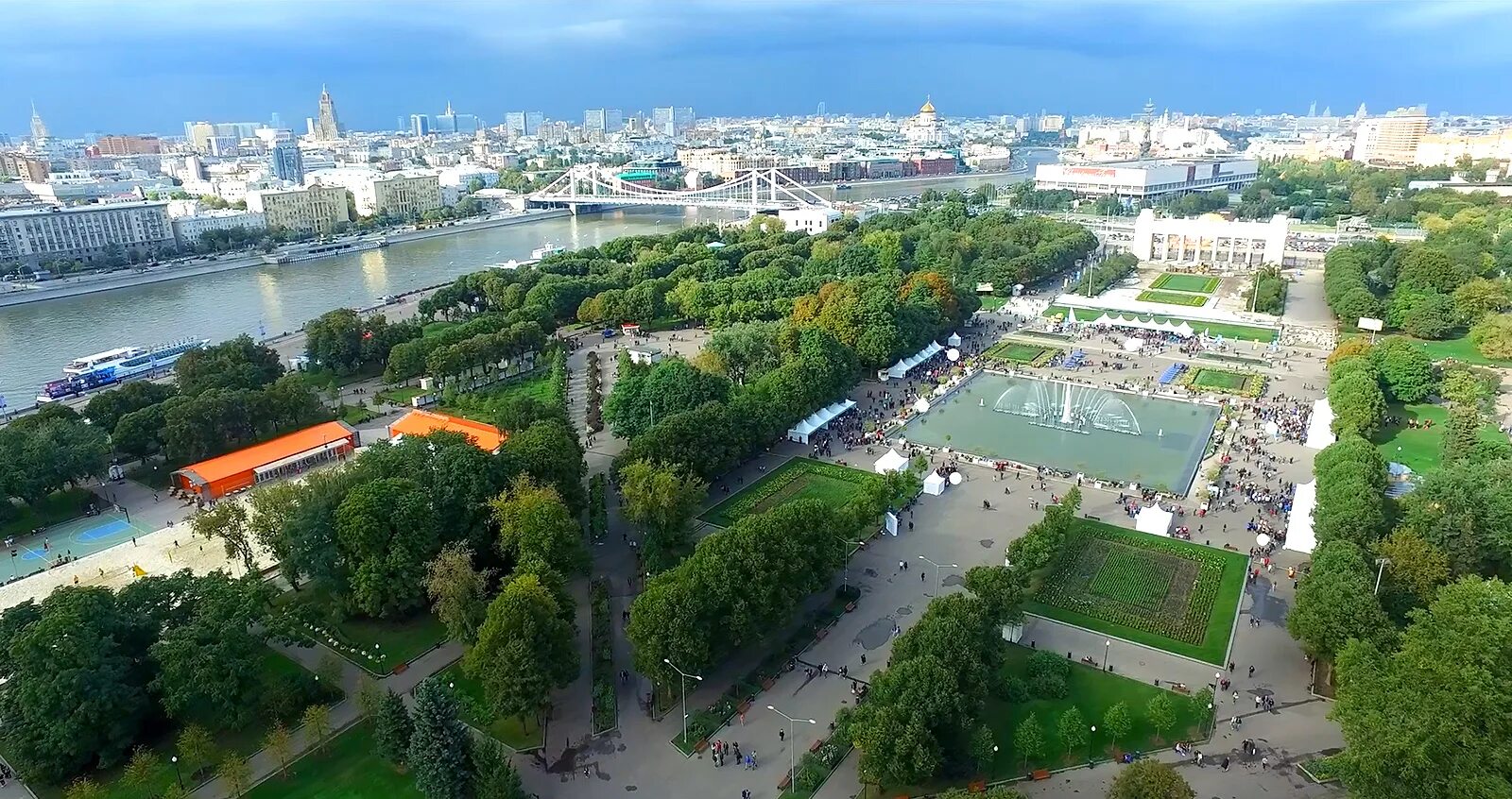 Парк культуры горького москва фото Summer Season Opens at Moscow Parks on May 1 - News - Life in Moscow - HSE Unive
