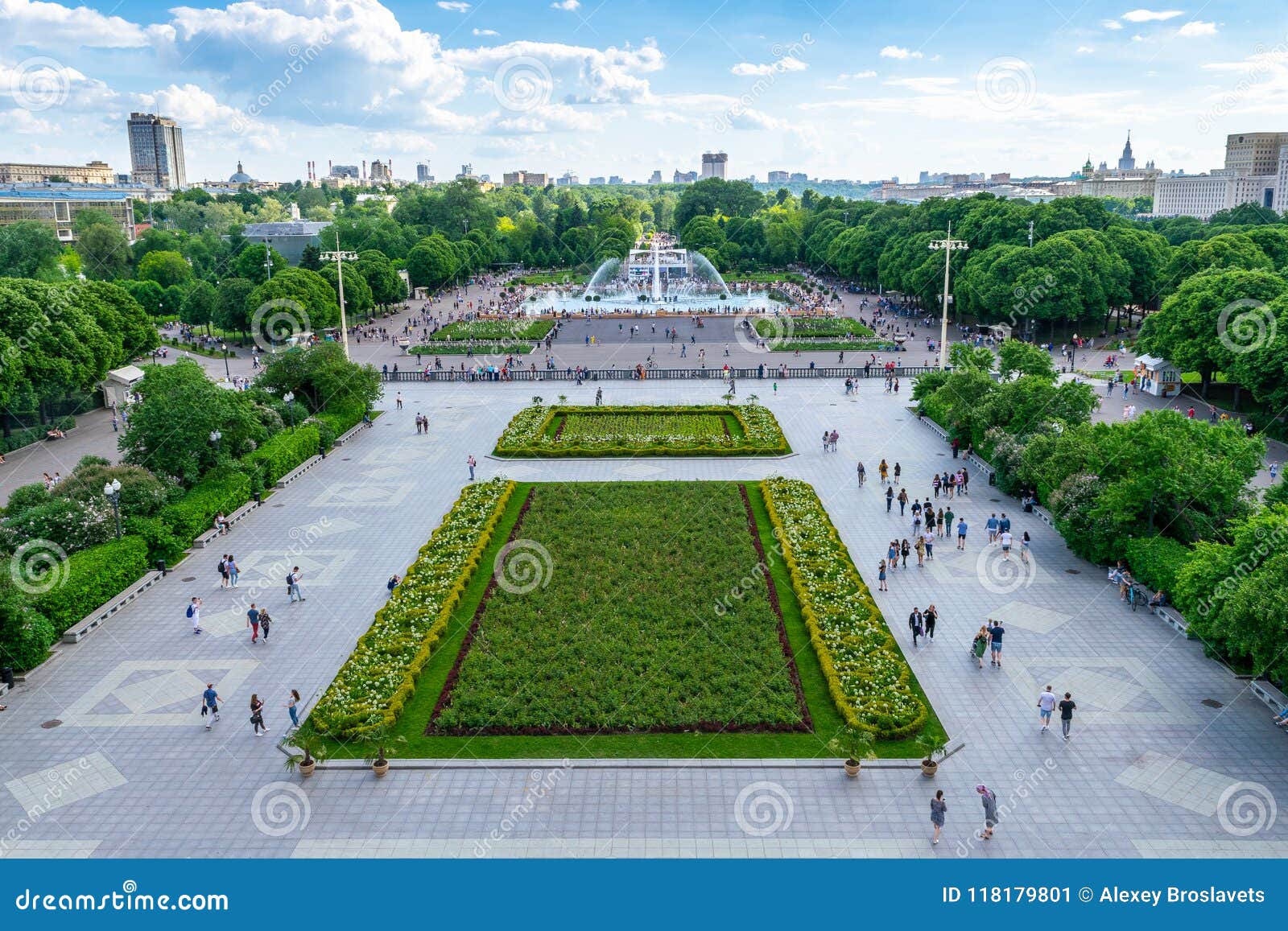Парк культуры и отдыха москва фото Top View of Gorky Park, in Moscow Editorial Photo - Image of music, complex: 118