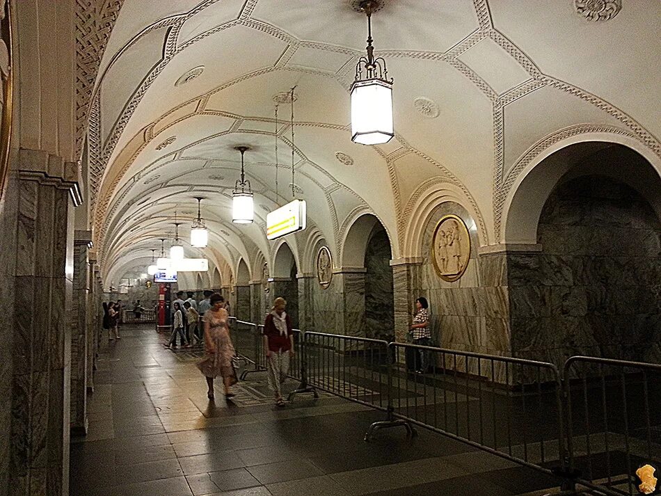 Парк культуры метро фото Парк культуры кольцевая линия