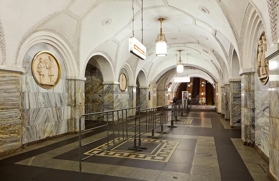 Парк культуры метро кольцевая фото Moscow Metro Tour
