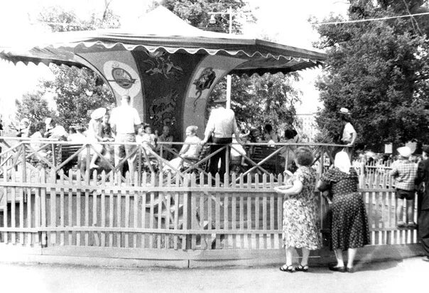 Парк культуры старые фото Рязань, 1960 годы. Фото сделано в ЦПКиО. Снимок из архива семьи Марины Дороговой