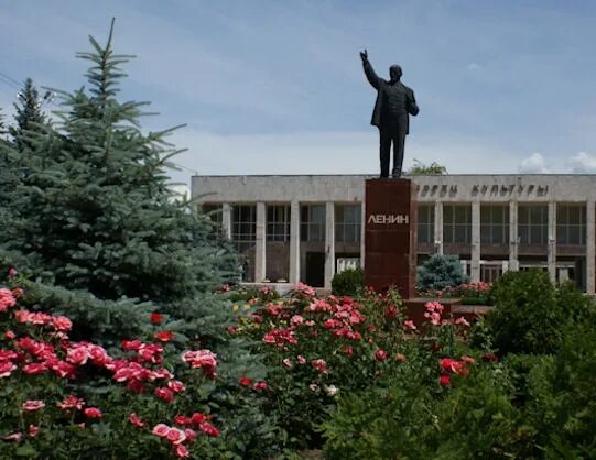Парк ленина батайск фото Ленин утер нос Пушкину: батайчане рассказали, какой памятник в городе самый попу