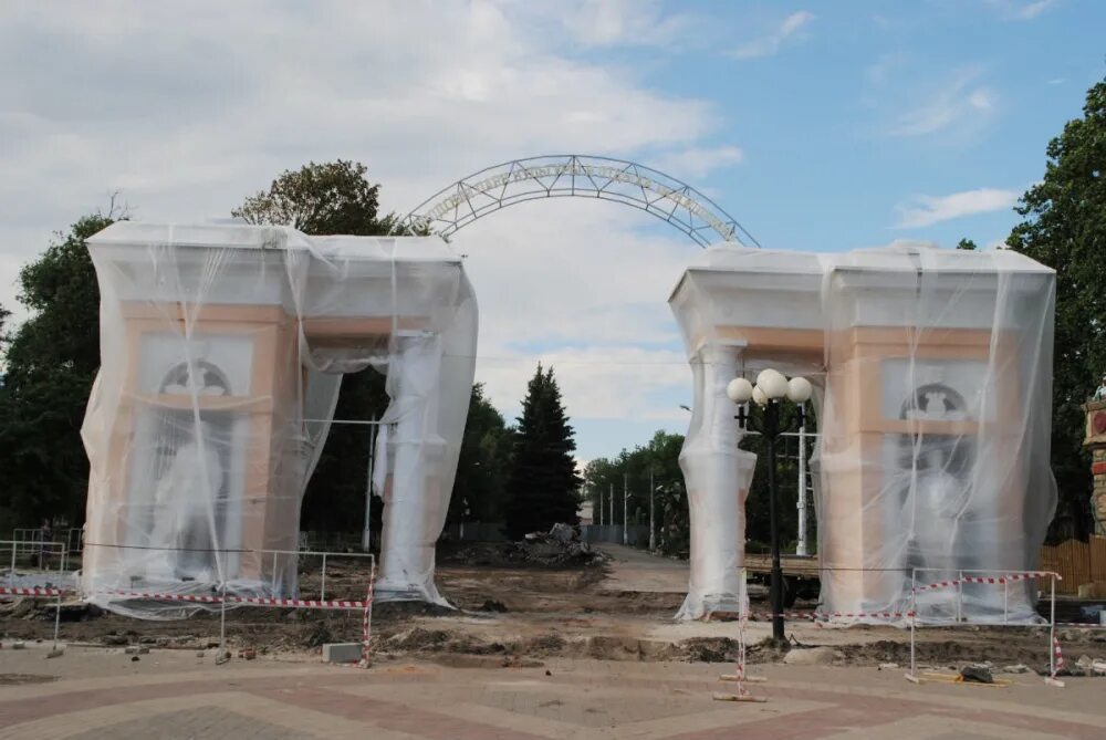 Парк ленина белгород фото Руководитель "Поиска" Иван Андреев: рано или поздно памятник Ленину рухнул бы ве
