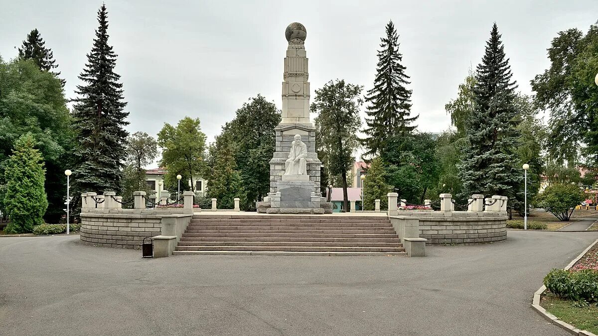Парк ленина в уфе фото Файл:Ufa. Monument to V. I. Lenin.jpg - Википедия