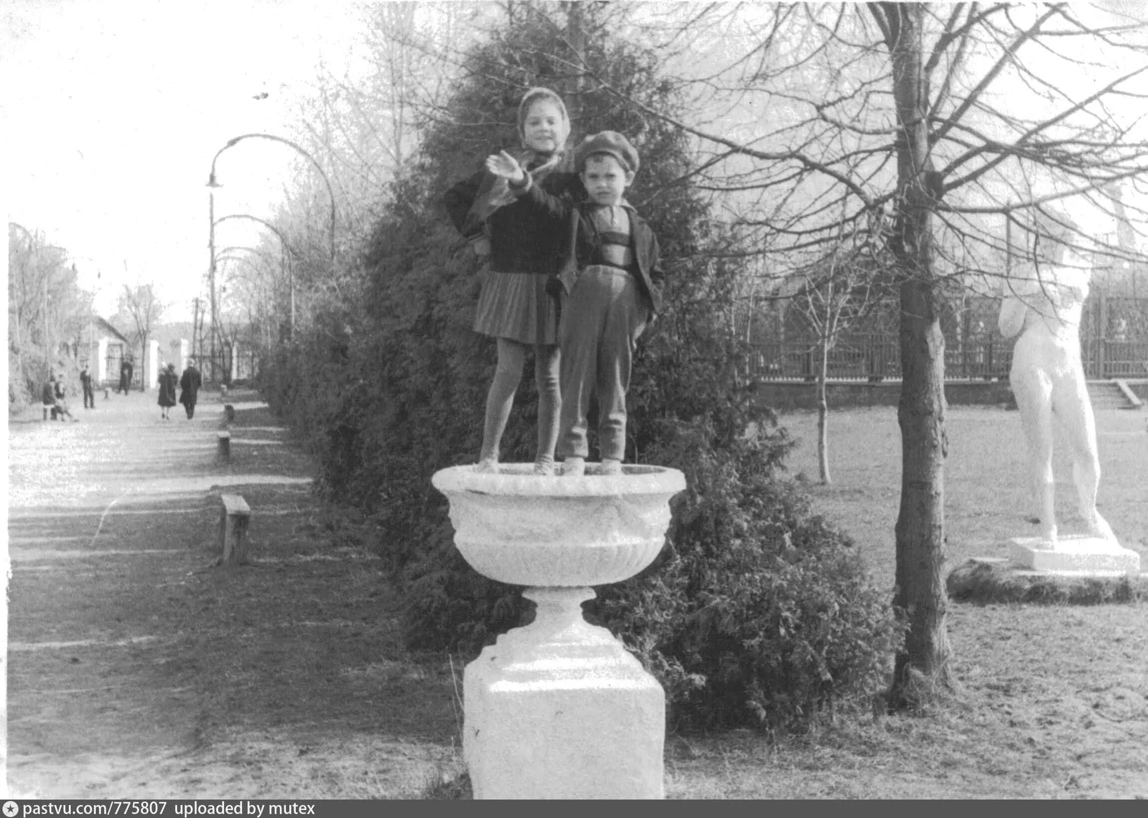 Парк ленинского комсомола фото В парке клуба им. Ленинского Комсомола - Фотографии прошлого