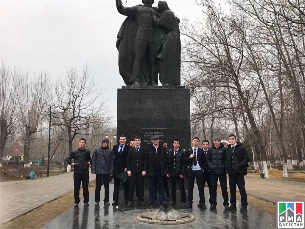 Парк ленинского комсомола махачкала фото Активисты движения "Волонтеры победы" провели субботник в парке Ленинского Комсо