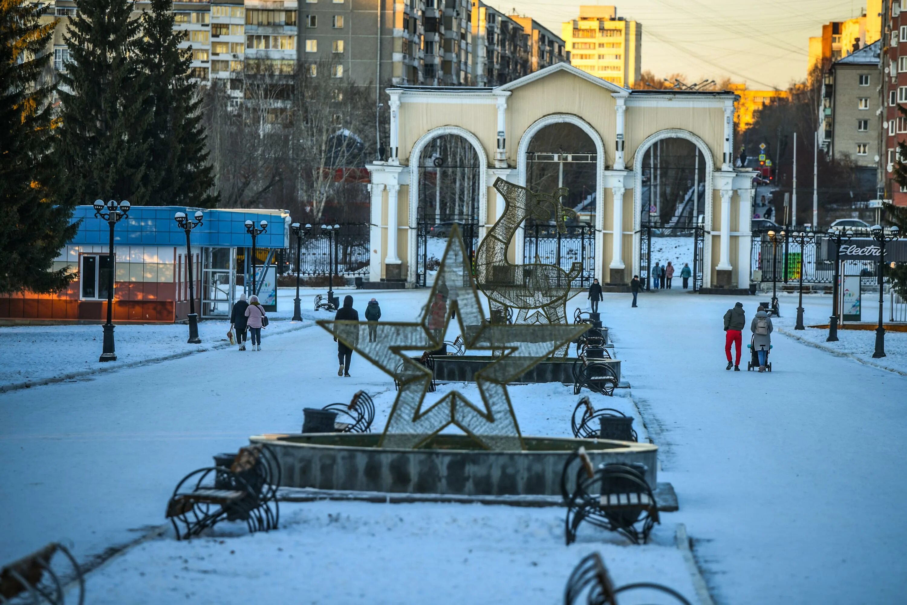 Парк маяковского екатеринбург фото Парк Маяковского в Екатеринбурге 08 апреля 2021 года - 8 апреля 2021 - Е1.ру