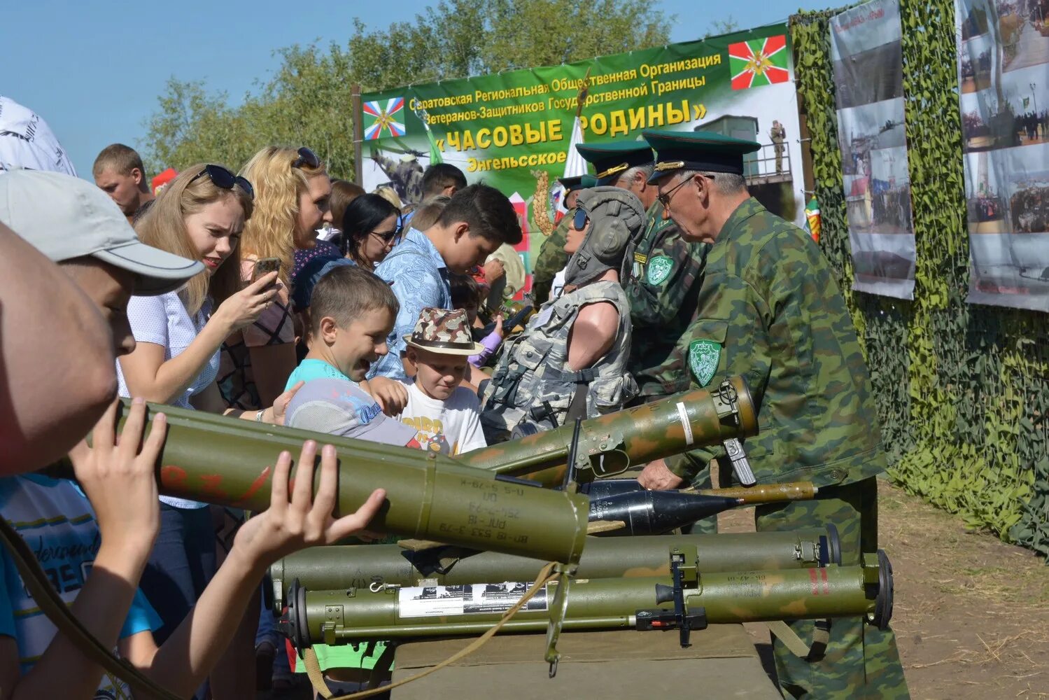 Парк патриот энгельс фото На открытии парка "Патриот" в Энгельсе губернатора и гостей накрыло волной пепла