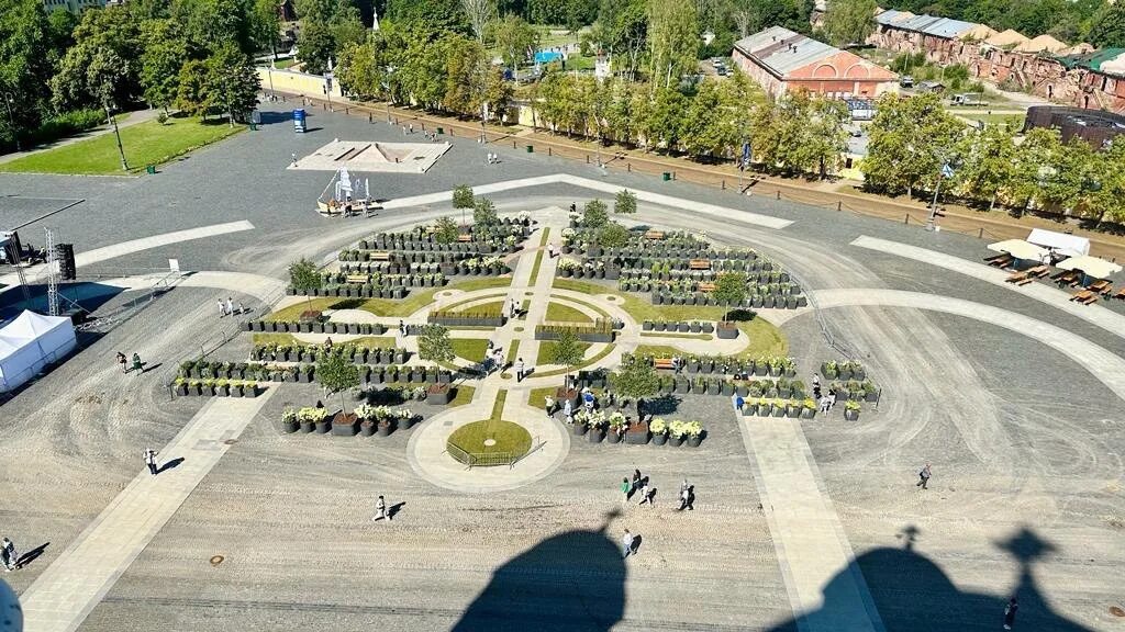 Парк патриот якорная площадь 7ащ кронштадт фото На Якорной площади в Кронштадте открыли сад-трансформер По форме он имитирует як