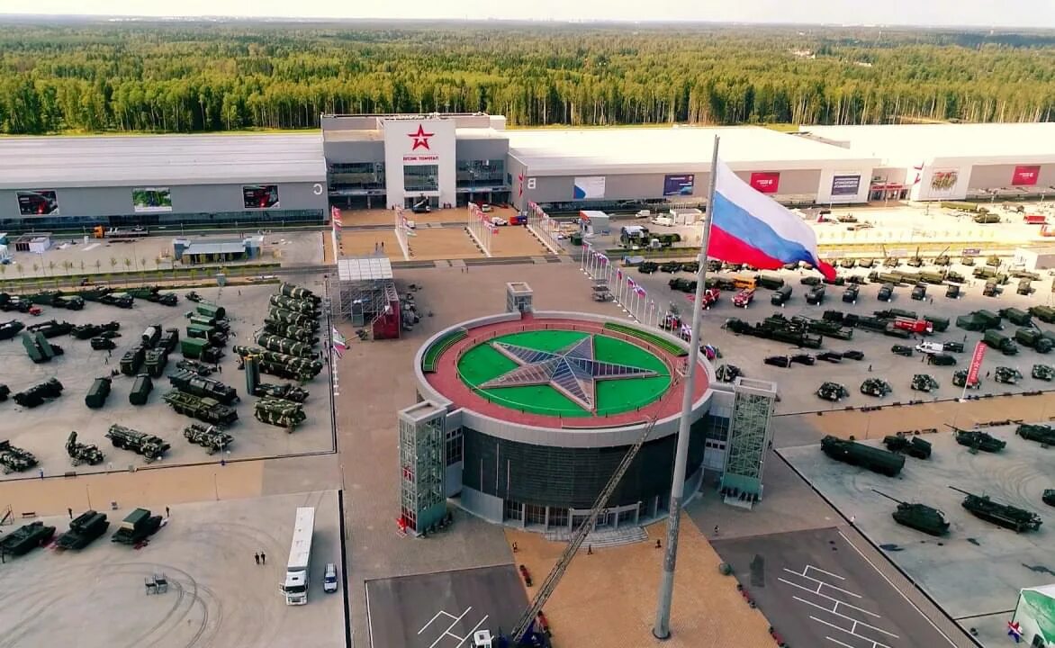 Парк патриотов московская область фото Вертолётный тур в парк "Патриот" (Кубинка) - 1 час 30 минут!