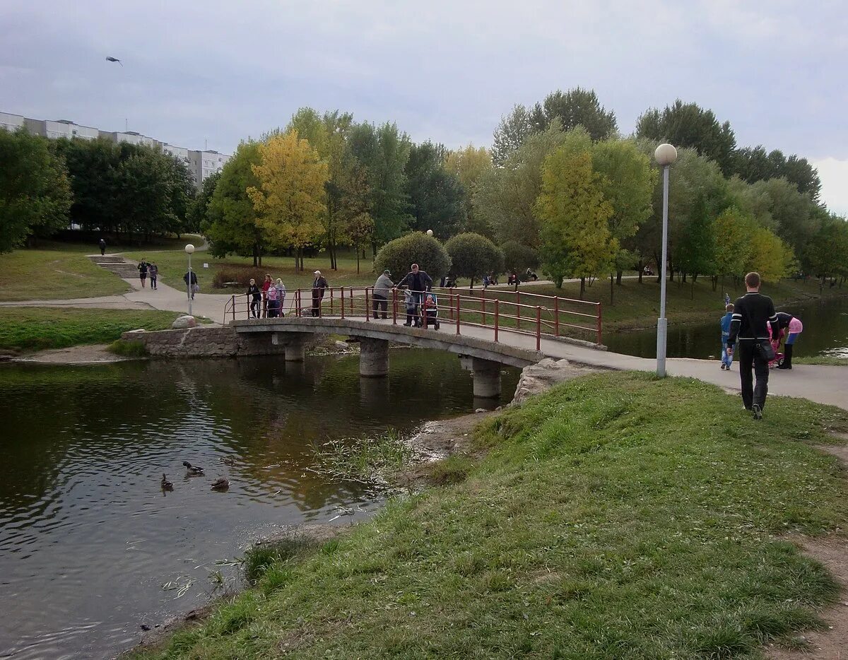 Парк павлова фото Файл:Michail Paulau Park in Minsk city - bridge - 13 September 2015 AD.jpg - Вік