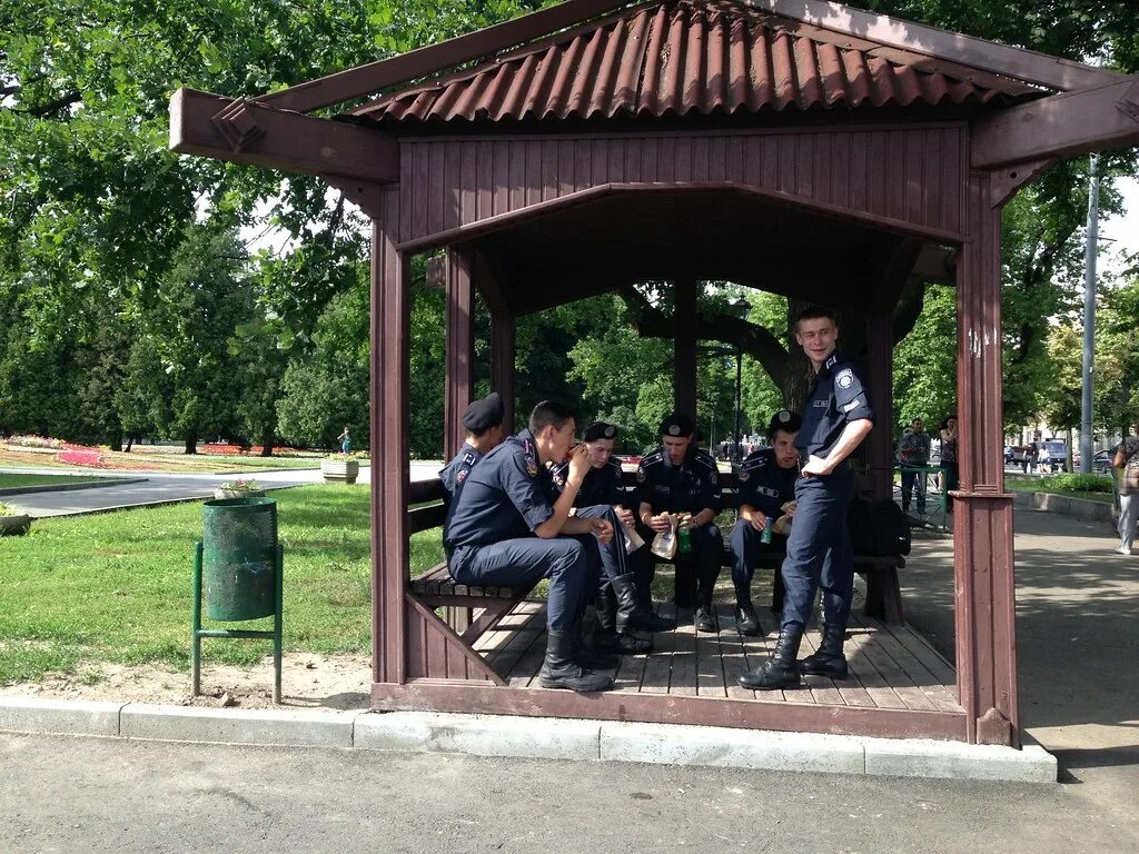 Парк победы беседки фото Люди в беседке. Парк Шевченко. GrusiaKot Flickr