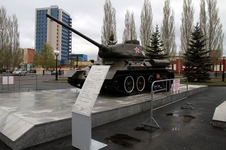 Парк победы казань фото В казанском парке Победы установили легендарный Т-34