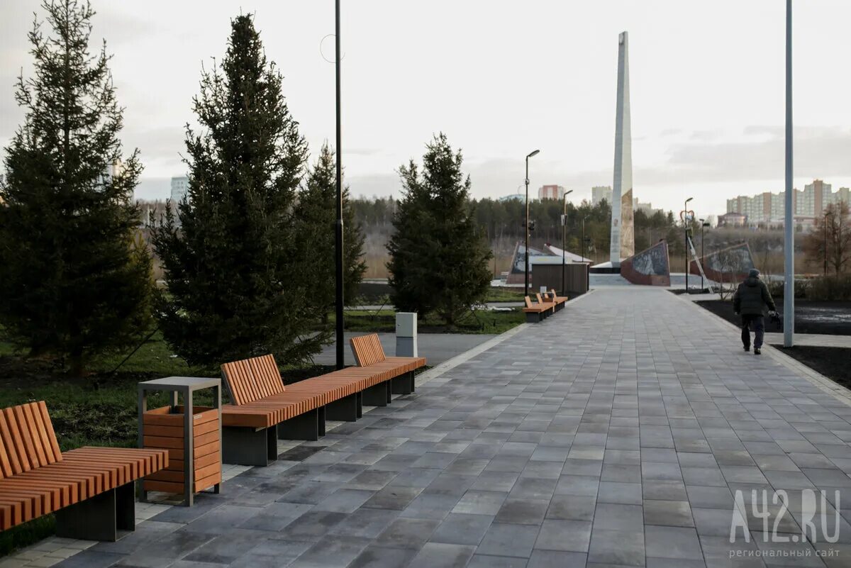 Парк победы кемерово фото Кемеровчанка пожаловалась мэру на подростков, которые катались на скейтбордах по