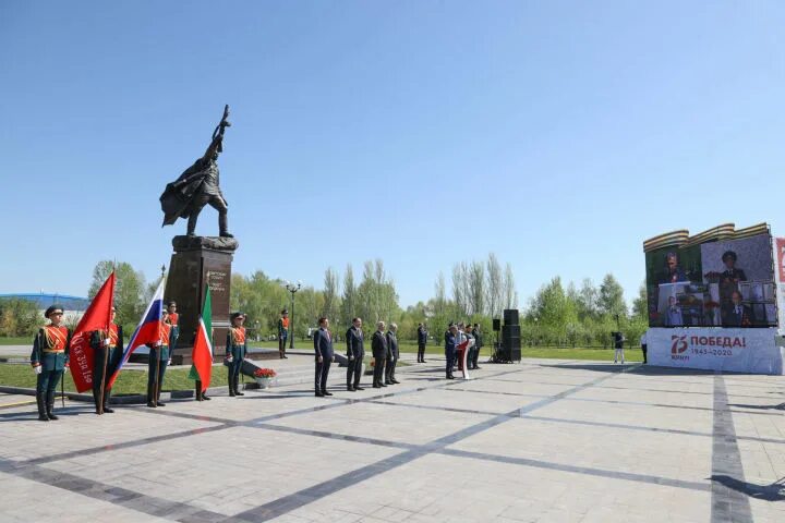Парк победы просп азатутян 2 фото Җиңү байрагы һәрвакытта да безнең держава өстендә горур җилфердәсен!