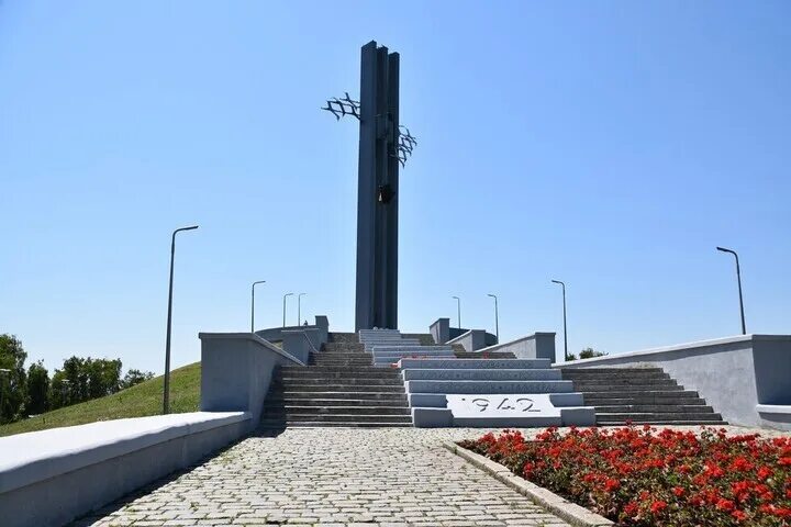 Парк победы саратов журавли фото Депутаты решили восстановить самый большой парк Саратова к 80-летней годовщине П