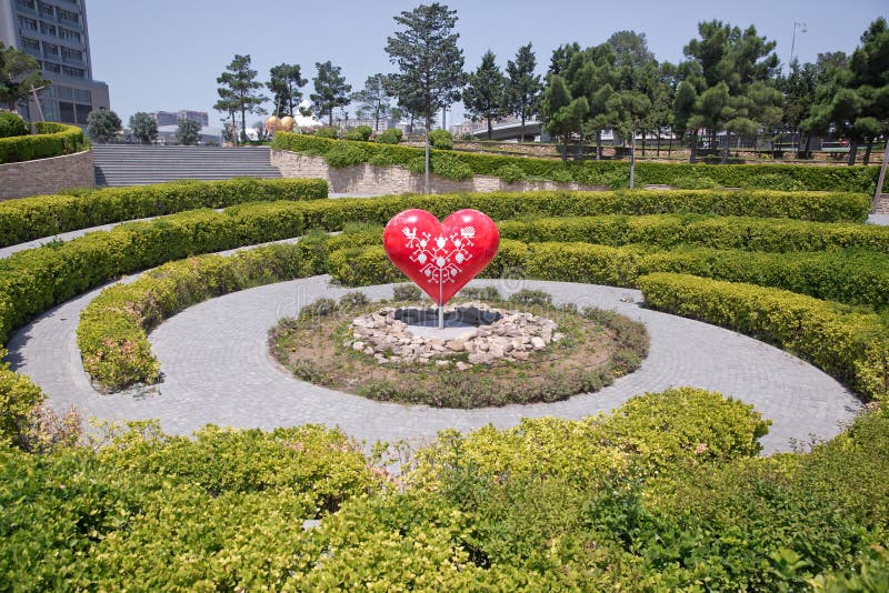 Парк сердце фото Model of a Red Heart . Big Heart . a Circular Path To Reach the Heart . I Love B