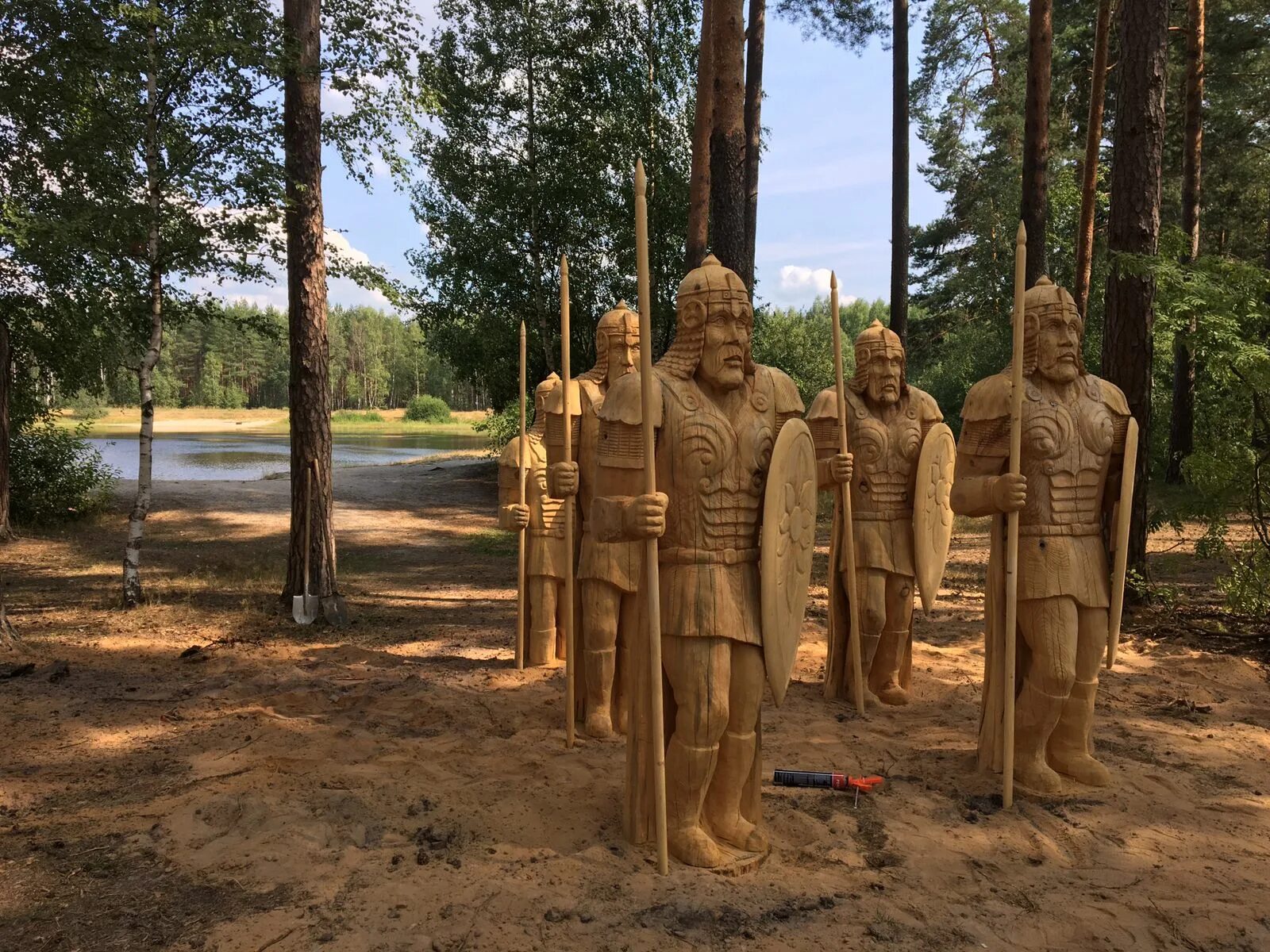 Парк сказка гусь хрустальный фото Скульптурная группа "33 богатыря" в Гусь-Хрустальном - Шаг в жизнь