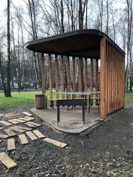 Парк солнечный балашиха фото На новой набережной со стороны Нового Света поставили беседки со скамейками, сто