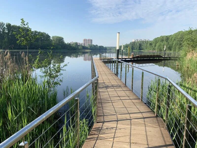 Парк солнечный балашиха фото Moscow Region, the City of Balashikha. Park Zone Solnechnaya Sunny on the Bank o