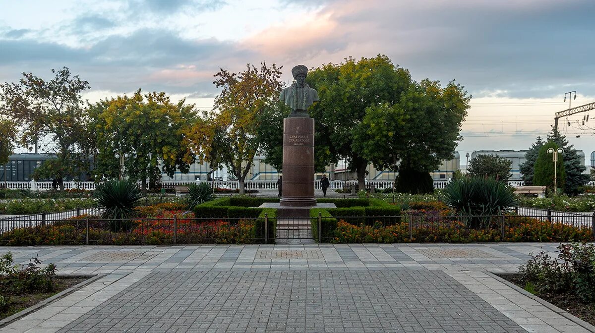 Парк сулеймана стальского в махачкале 2024 фото Едем - идем". По Махачкале - на троллейбусе - Это Кавказ