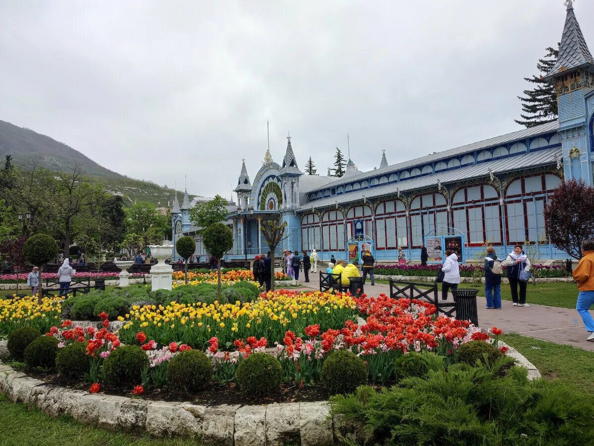 Парк цветник в пятигорске фото 2024 В ярком парке Цветник, Пятигорск По горам Дзен