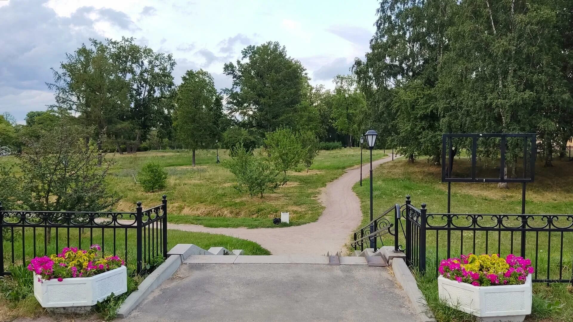 Парк у дачи дивеевская ул 1ш фото Парк Куракина Дача - живописный островок природы с прудом