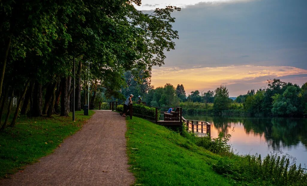 Парк у воды отражение фото Park by the water Otrazheniye, park, Moscow Region, Odintsovskiy City District, 