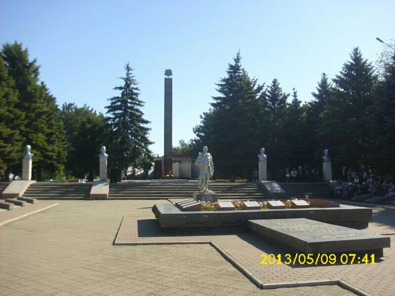 Парк ул пушкина 43 станица староминская фото Братская могила советских воинов, погибших в боях с фашистскими захватчиками в 1